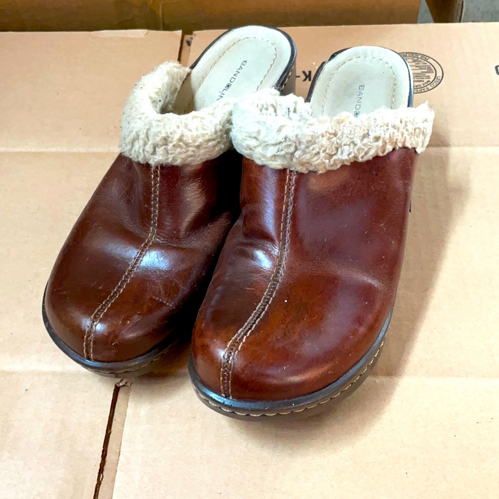 Bandolino leather mule clogs